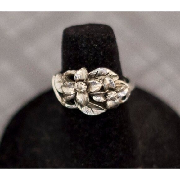 Silver Petals Bouquet Ring by Avon Size 7 1/2 - G1 - Picture 1 of 3